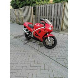 Honda vfr 750 f 1995 met gloednieuwe banden van Dunlop