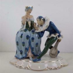 Art Deco dame met luitspeler van Royal Dux