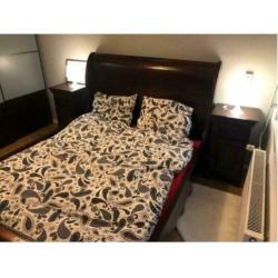 Antiek Bed - Mahogany sleigh queen met nachtkastjes