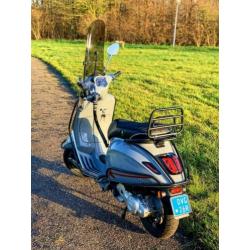 Vespa sprint nardo grey snor injectie met weinig KM!!