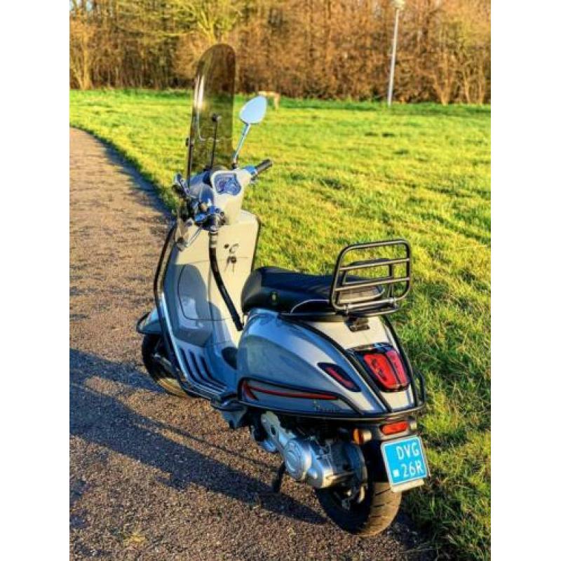 Vespa sprint nardo grey snor injectie met weinig KM!!