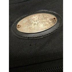Een bas gigbag ofwel draagtas voor basgitaar