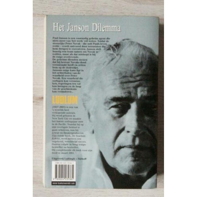 Boeken – thrillers (Ludlum, Grisham; paper back)