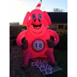 te huur feestvarken 3,5 m hoog met ieder gewenste leeftijd