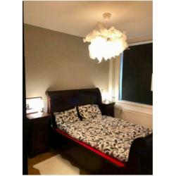 Antiek Bed - Mahogany sleigh queen met nachtkastjes