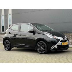 Toyota Aygo 1.0 VVT-i x-play / Navigatie / Achteruitrijcamer