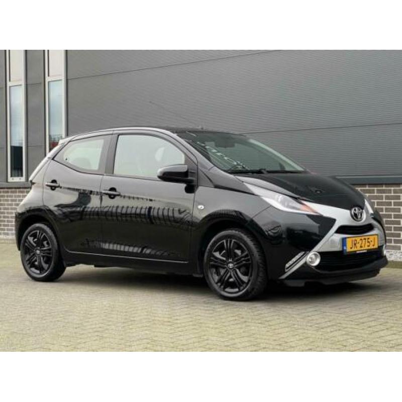 Toyota Aygo 1.0 VVT-i x-play / Navigatie / Achteruitrijcamer