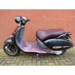 Aprilia Habana Mojito met compleet geel kenteken