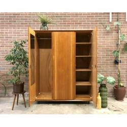 Vintage kledingkast jaren 70 retro design linnenkast teak