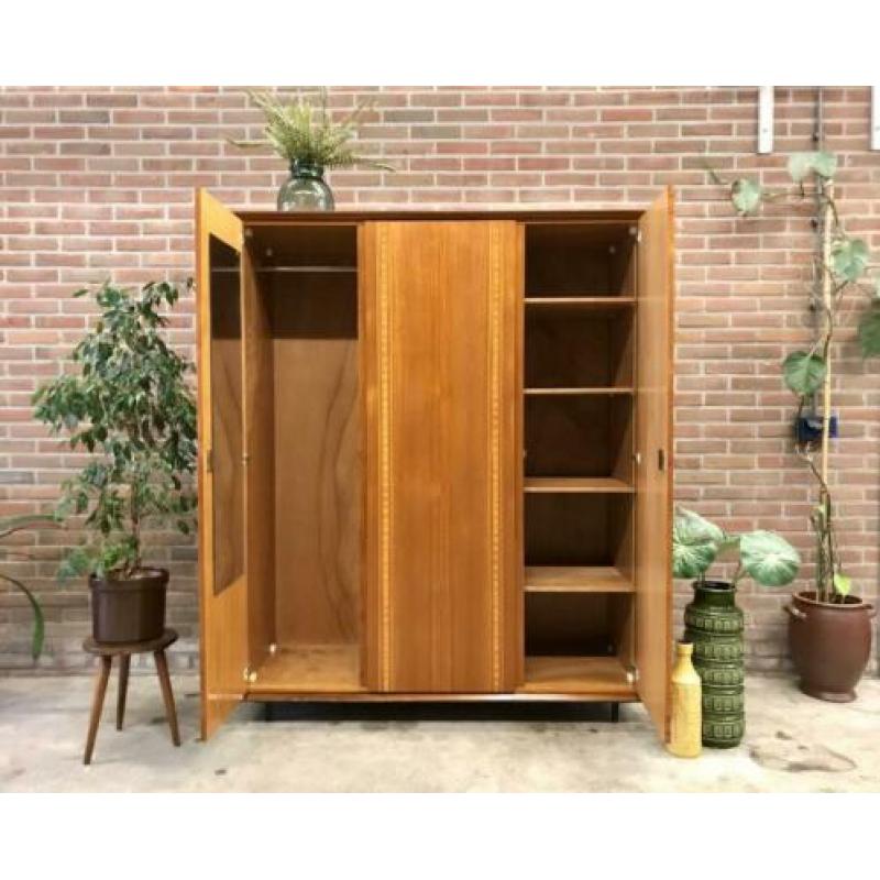 Vintage kledingkast jaren 70 retro design linnenkast teak