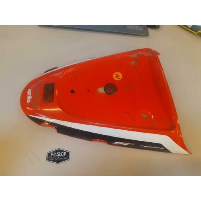 Aprilia SR 50 zadelkap rood ORIGINEEL buddyseat kapje kap