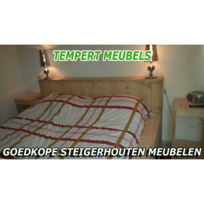 2 persoonsbed rondom dicht / Bed van steigerhout.