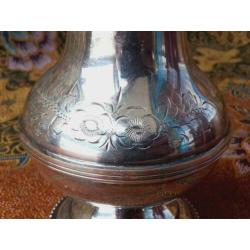 Mooie antieke silverplate strooier uit Engeland 16,2 cm.