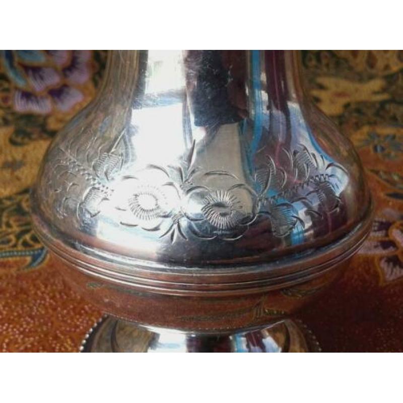 Mooie antieke silverplate strooier uit Engeland 16,2 cm.