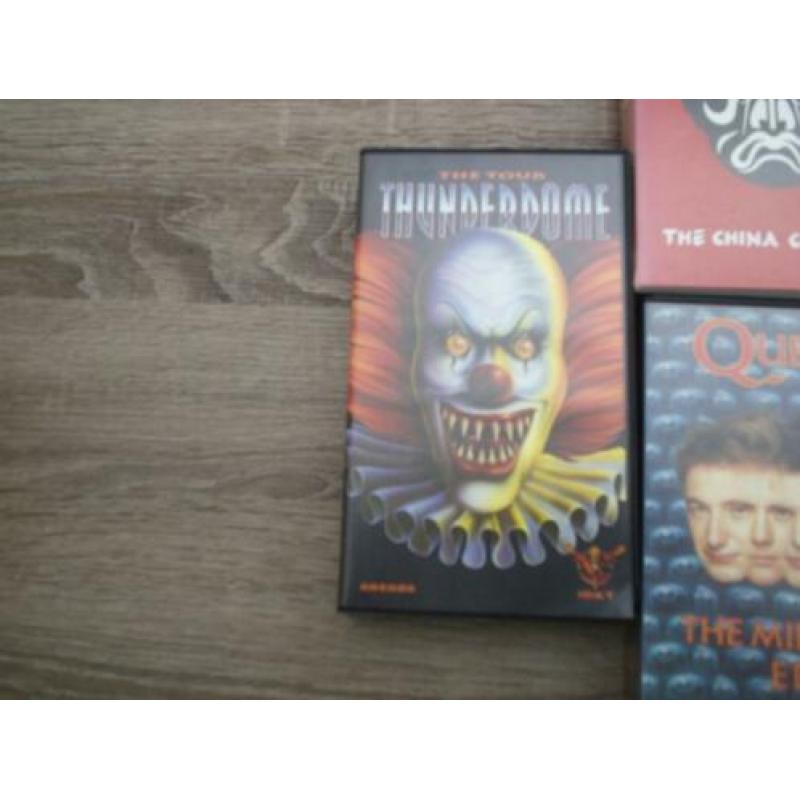11 muziek videobanden op vhs o.a queen/iron maiden