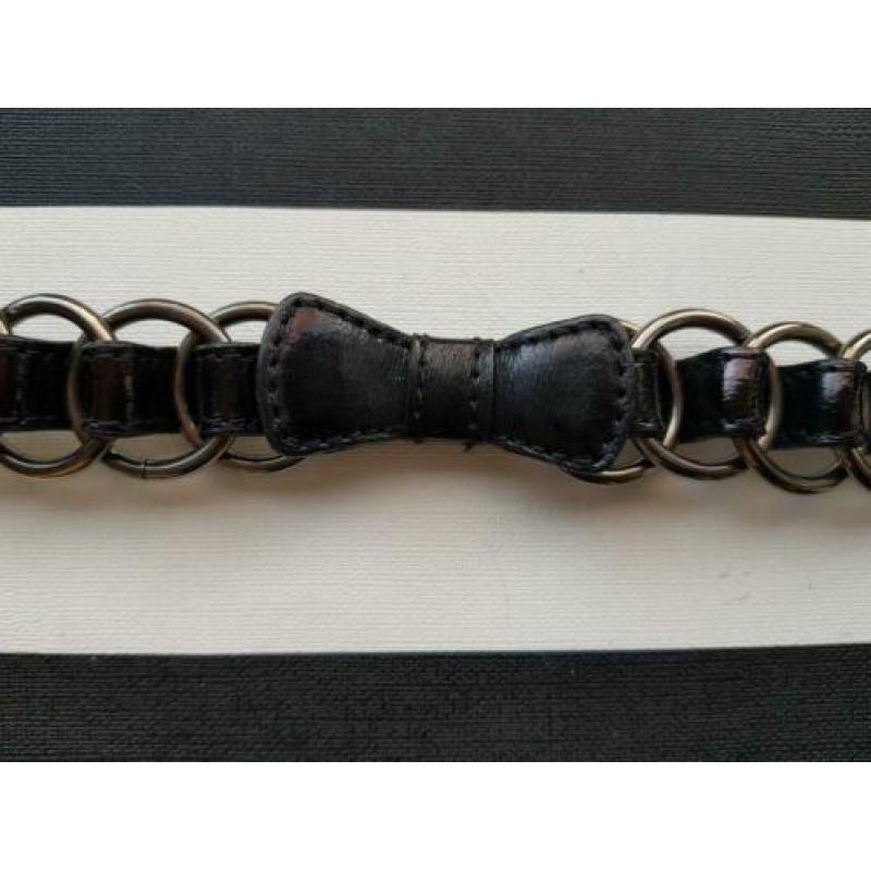 Tailleriem Giovane. 90 cm. Zwart met strik.