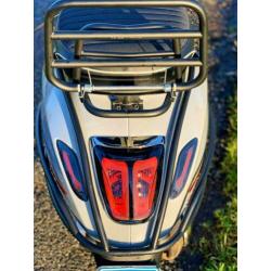 Vespa sprint nardo grey snor injectie met weinig KM!!