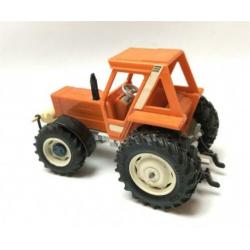 Fiat 880 DT Britains met fronthef