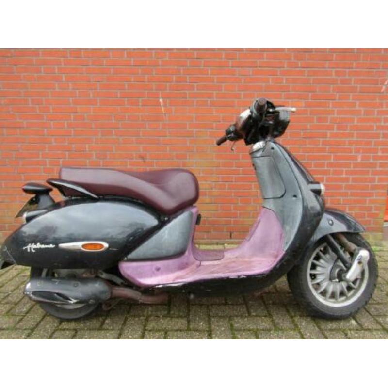 Aprilia Habana Mojito met compleet geel kenteken