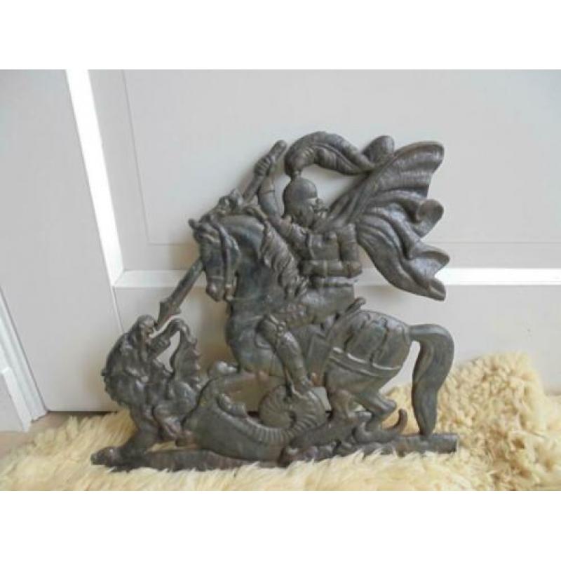 oud gietijzeren muurornament van Sint Joris en de Draak,40cm