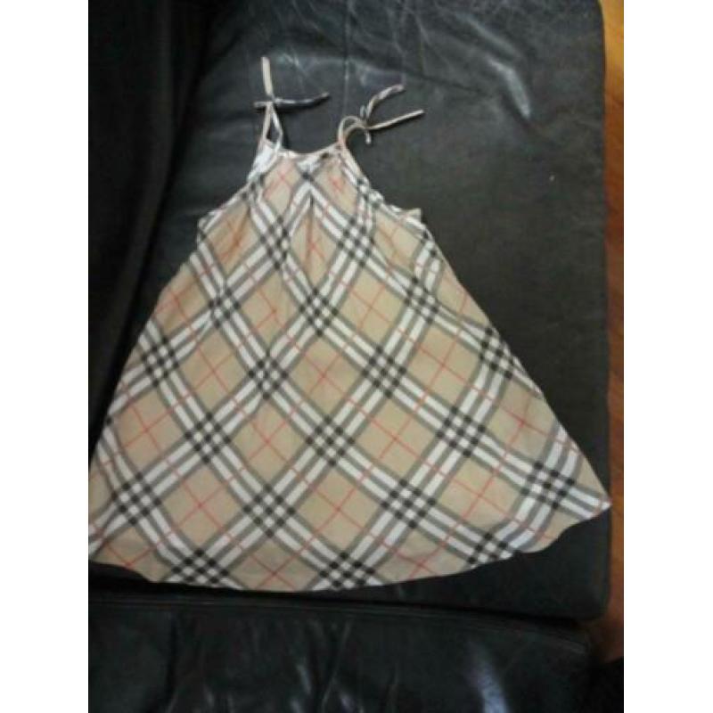Lief kinderjurkje BURBERRY, maat 104