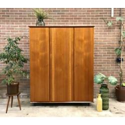 Vintage kledingkast jaren 70 retro design linnenkast teak