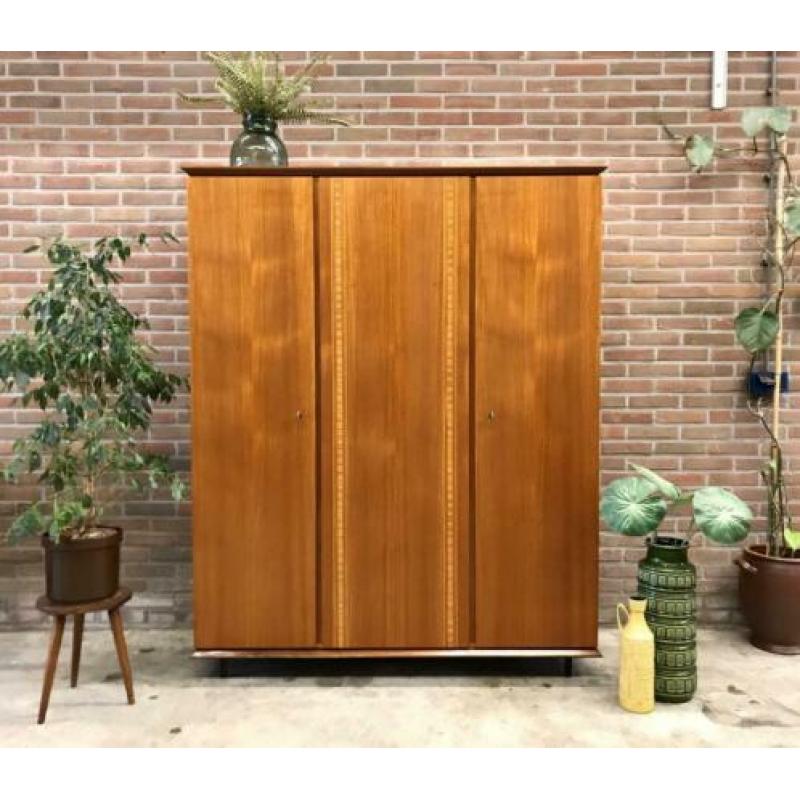 Vintage kledingkast jaren 70 retro design linnenkast teak