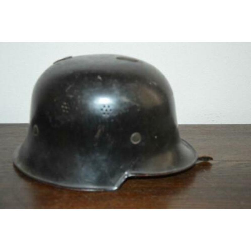 Duitse helm. In originele staat met binnenwerk. WO2