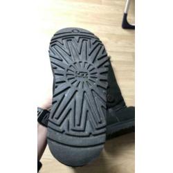 Mooie zwarte UGG laarzen zo goed als nieuw. Maat 38.