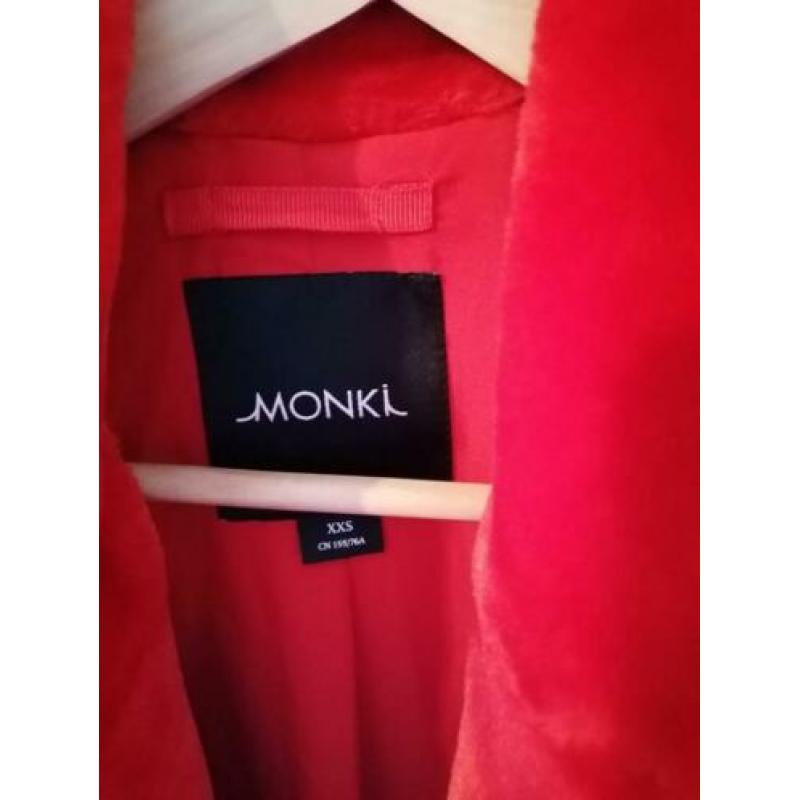 Prachtige rode faux fur / bontjas te koop Monki