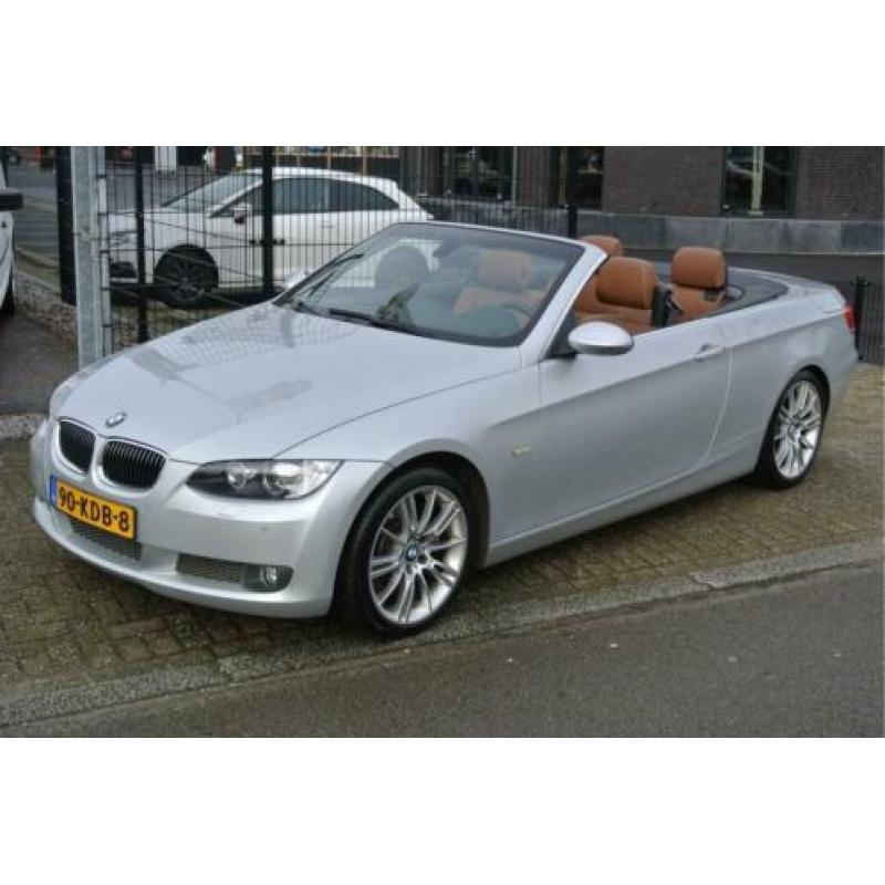 BMW 3 Serie Cabrio 335i High Executive Dealer onderhouden..