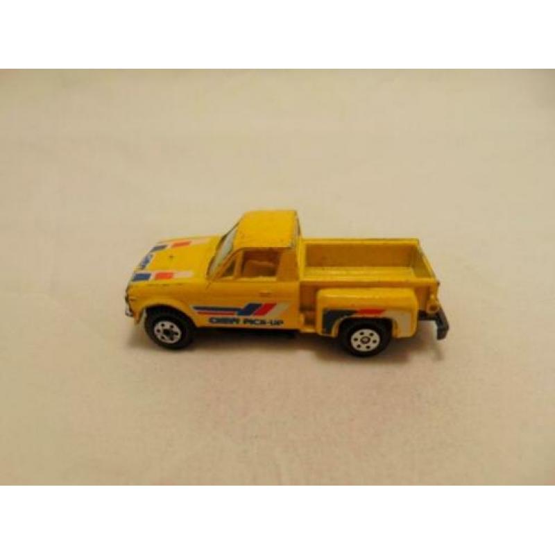 Chevrolet Stepside Pickup 1:64 Yat ming geel