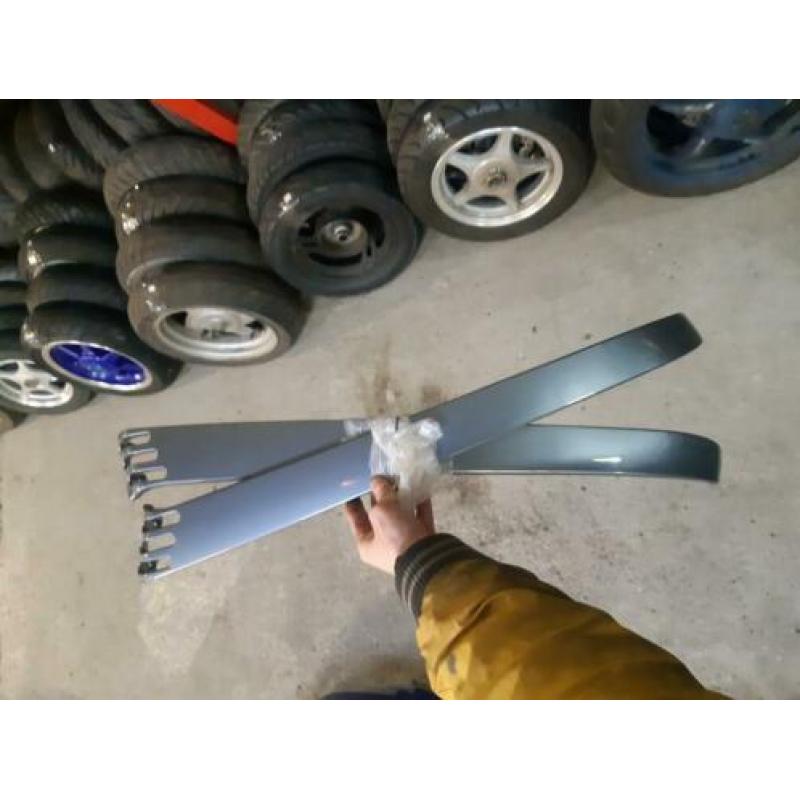 Set zijskirts NIEUW Vespa Look Turbho RL50 AGM VX50 BTC Riva