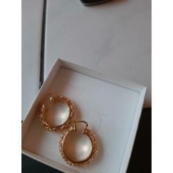 Nieuwe zwaar vergulde creolen 1,5 cm