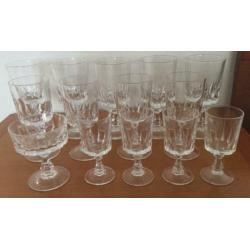 Alles moet weg 14 delen glasservies Christal d'Arques Louvre