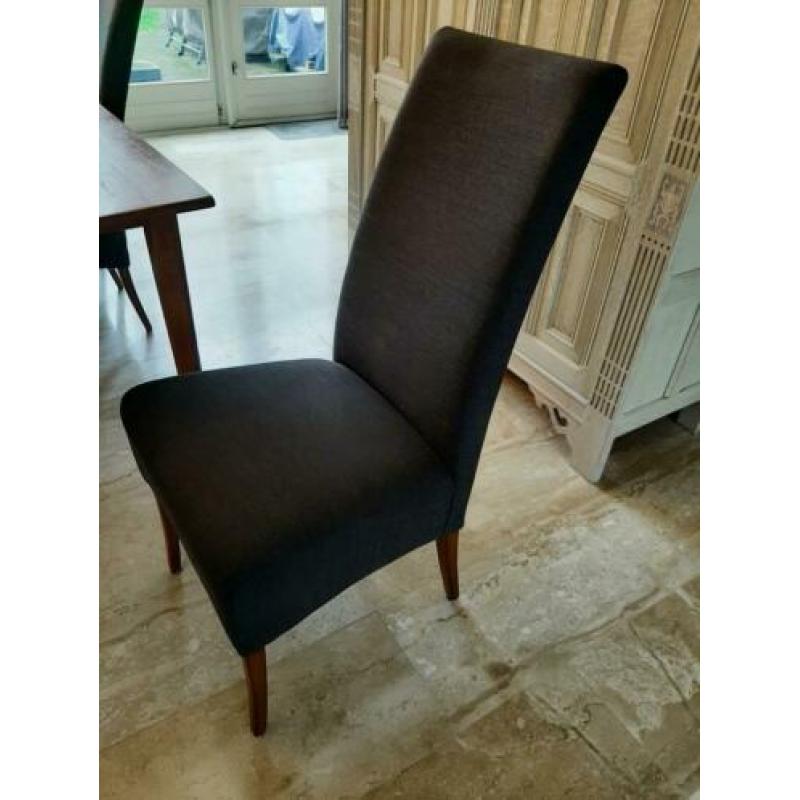 Eettafel met zes stoelen