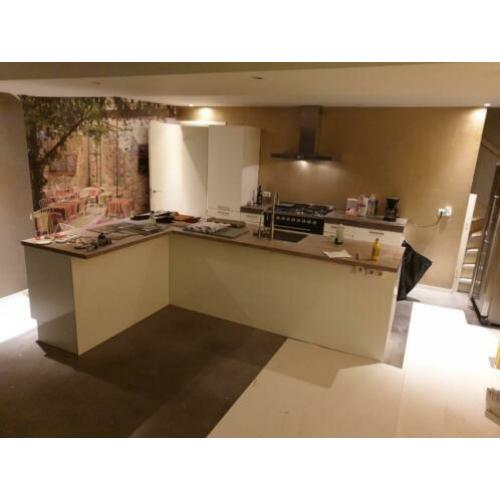 BIJNA complete keuken/kookeiland L-vorm