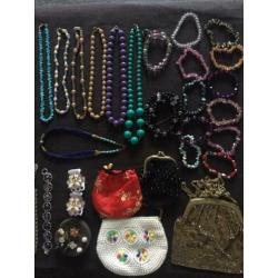 Sieraden partij(110st.)goede staat,bieden vanaf 80,-€ aub