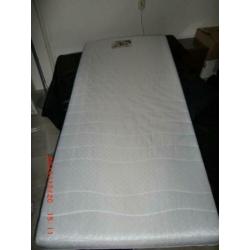 Gloednieuw !!!!! Matras 90 x 200 x 12