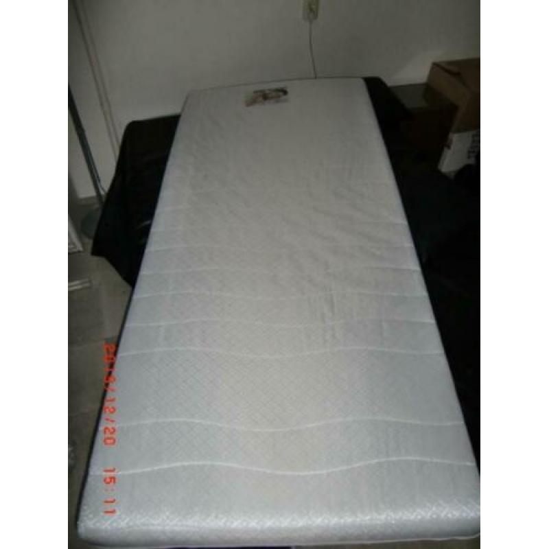 Gloednieuw !!!!! Matras 90 x 200 x 12