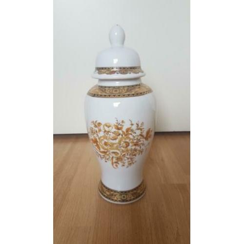 Witte vaas met gouden versieringen (handbewerkt)