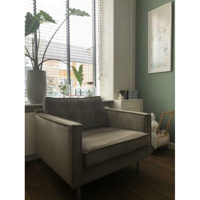 Mooie love seat fauteuil kleur taupe