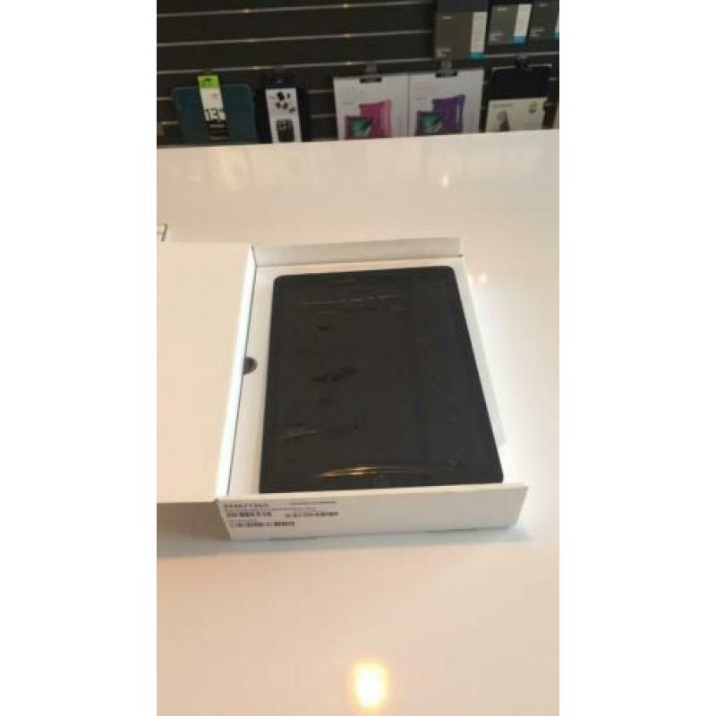 Apple iPad 9.7 Inch 32GB (2017) 4G space grey - REFURBISHED