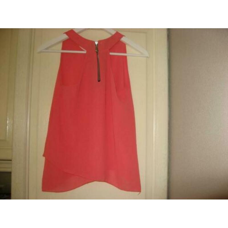 mooi koraalrood topje/blouse/hemdje van SoBe, mt 146/152
