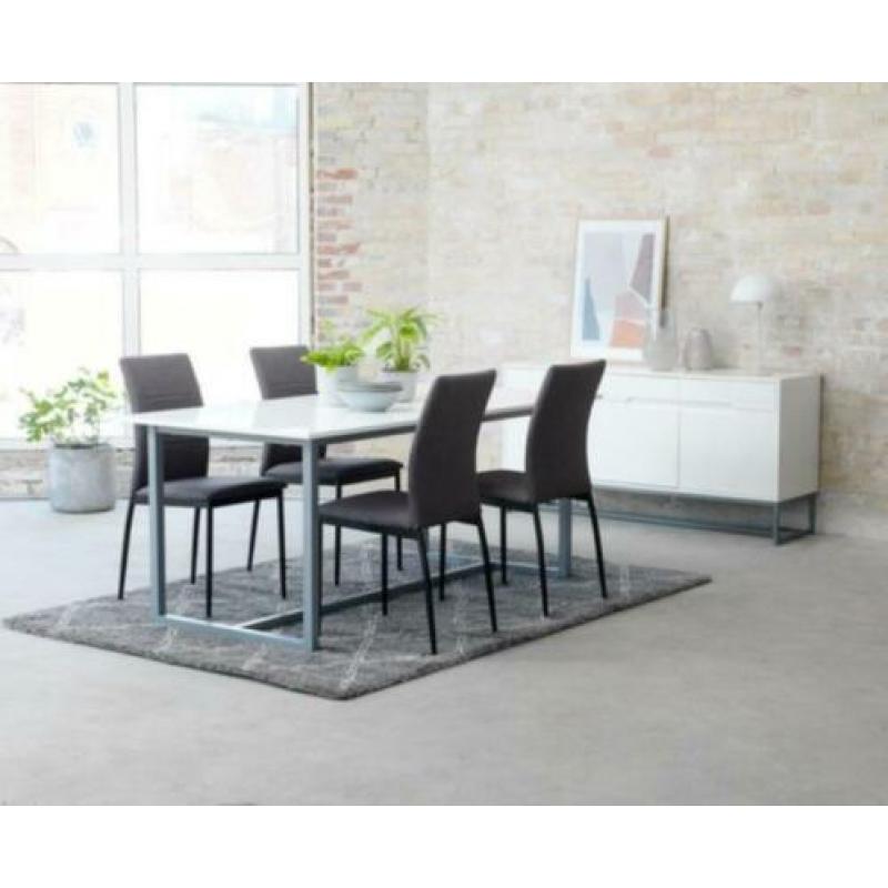 Witte hoogglans tafel zgan