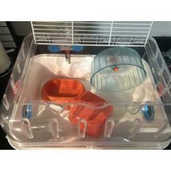Hamsterkooi met heel veel toebehoren