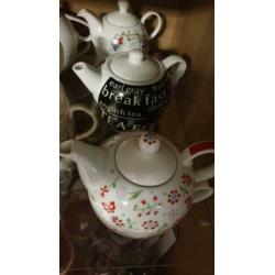 Leuke theepot met kopje in 1!!! €3, Per stuk