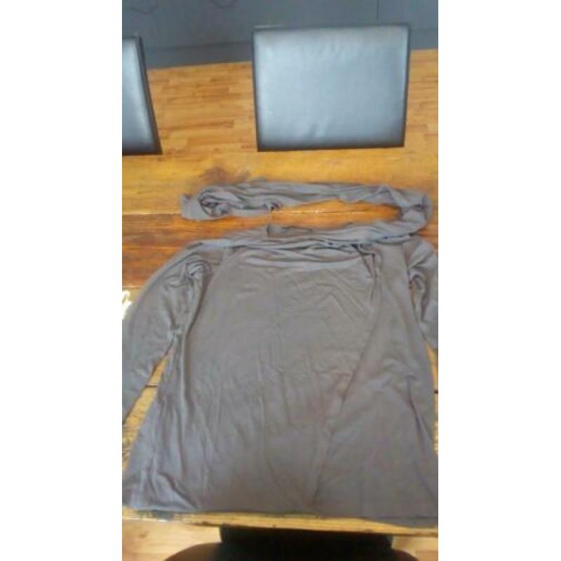 Donkergrijs T-shirt van Elsewhere met omslagkraag, maat M