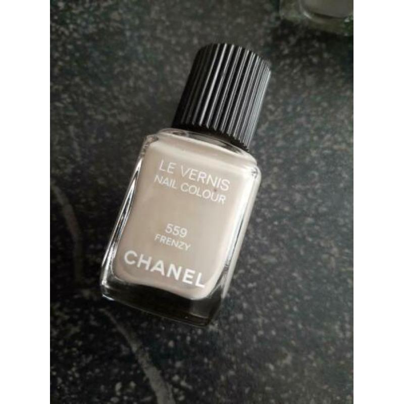 Chanel Le Vernis Nail Colour in diverse kleuren (NIEUW)