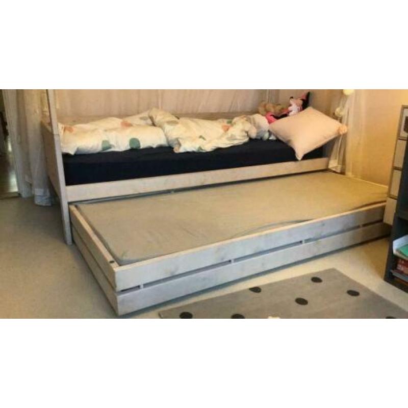 Lifetime foldable bed for kids in splendid condition.